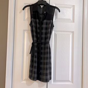 GUESS sleeveless, belted shirt dress with pockets